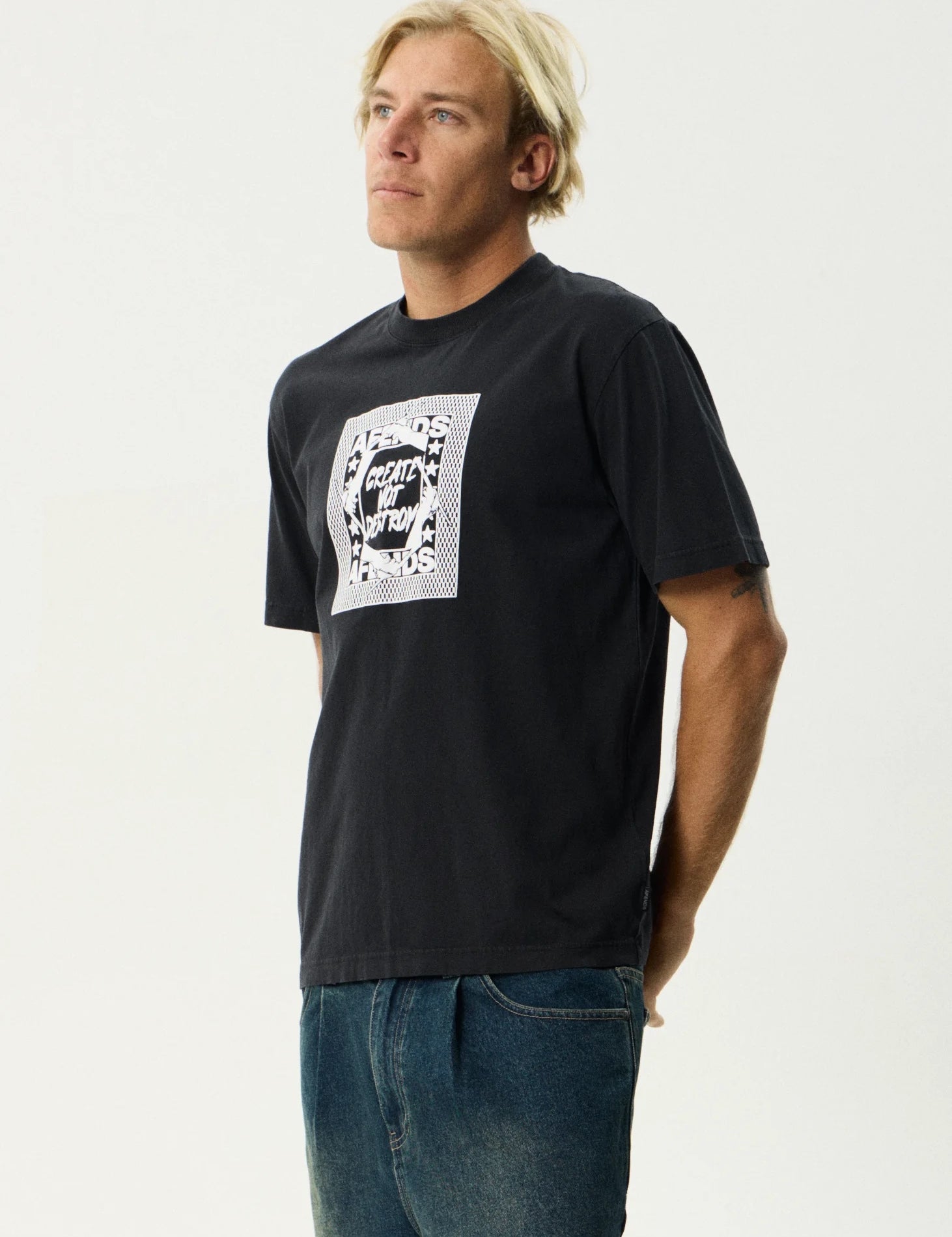 Painter Retro Tee - Stone Black | Afends