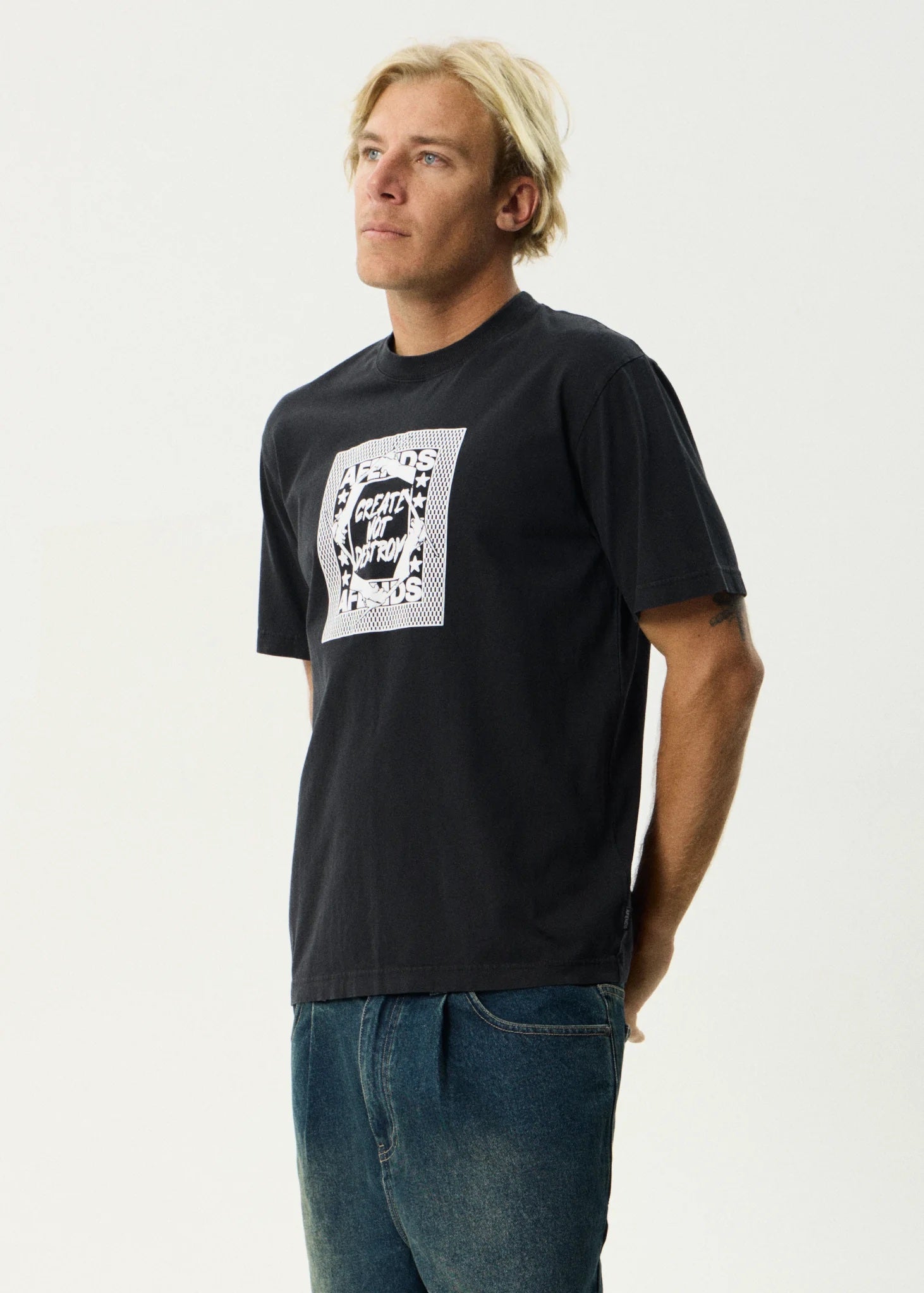 Painter Retro Tee - Stone Black | Afends